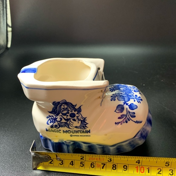 Vintage Ash Tray Boot Magic Mountain Souvenir White Blue Lace Up Floral - Picture 8 of 8